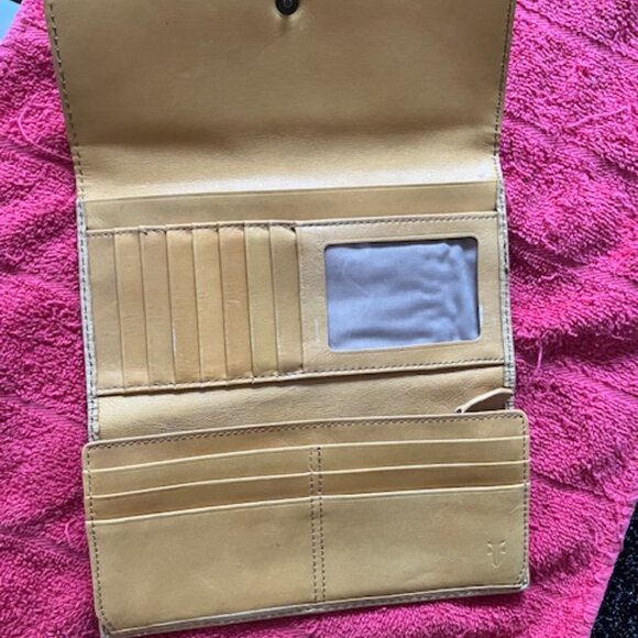 Nice Gently Used Frye Banana colored Handbag and matching wallet - Picture 15 of 15